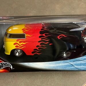 100% Hot Wheels 1:18 Scale Customized VW Drag Bus With Flames #54573